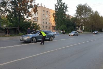 Автомобиль Ауди А6 сбил 9-летнюю девочку в Екатеринбурге