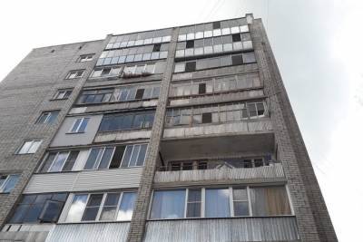Ценой жизни: спасший выпавшую из окна женщину под Новосибирском скончался
