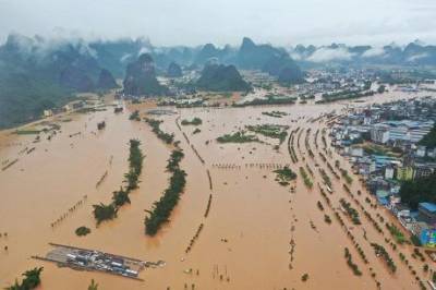 В Китае из-за сильных дождей эвакуировали 40 тысяч людей