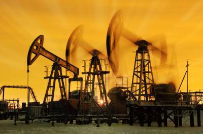 Мировые цены на нефть растут после падения в четверг