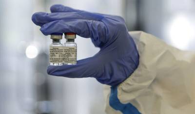 Большинство медиков не доверяют российской вакцине от коронавируса