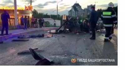 В массовом ДТП с 6 автомобилями в Уфе погибли 3 человека