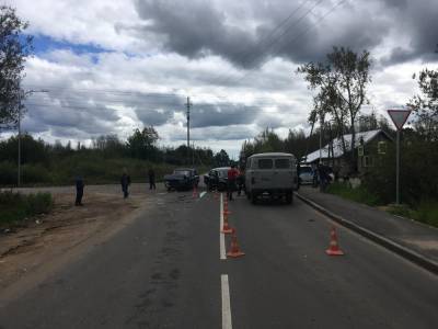 ВАЗ, ГАЗ и УАЗ столкнулись в Тверской области, пострадала женщина