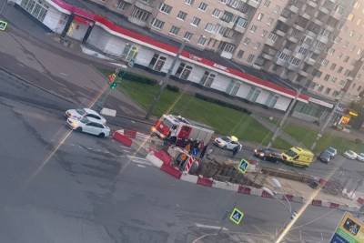 Автомобилист снес дорожные блоки на улице Солдата Корзуна