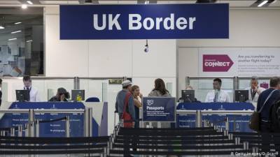 Британия вводит обязательный карантин для прибывающих из Франции