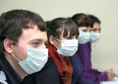 В Госдуме просят обеспечить студентов защитными масками