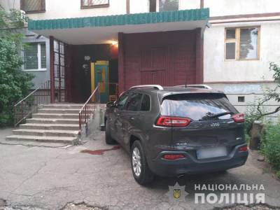 В Харькове самоубийца прыгнул с 7-го этажа и упал на автомобиль