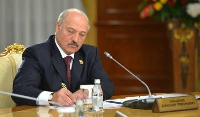 “Живой, не за границей”: Лукашенко опроверг свой отъезд из Белоруссии