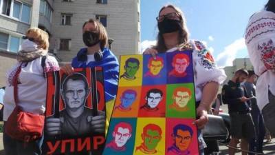 Процесс Медведчука против книги Кипиани: на суд пришли митингующие