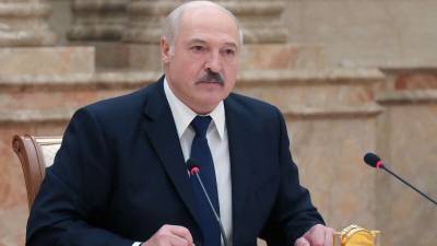 Лукашенко опроверг слухи о своем отъезде за рубеж