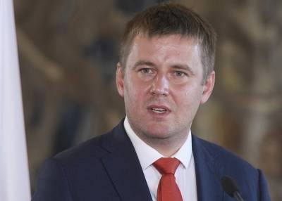 Глава МИД Чехии не стал комментировать инцидент с участием российского дипломата