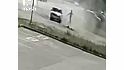Опубликовано видео смертельного наезда 16-летнего подростка на 15-летнюю девочку на Ставрополье