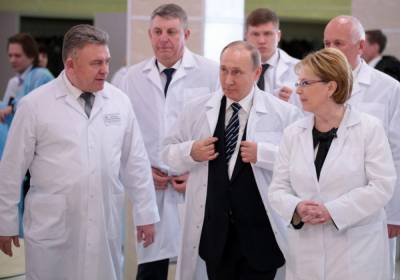 Путин предстал в роли защитника народа — Bloomberg о создании российской вакцины против COVID-19