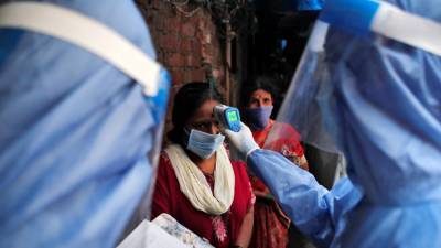 Число случаев заболевания коронавирусом в Индии превысило 2,4 млн