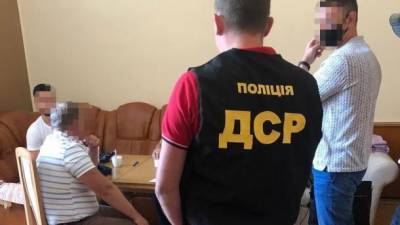 Взятку в 150 тыс. грн: в Днепре полицейские задержали ректора одного из университетов