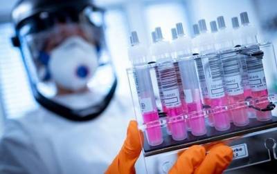 ЕК заключила первый договор о закупке 300 млн доз вакцины AstraZeneca