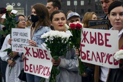 Жители Таллинна провели акцию в поддержку белорусского народа