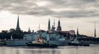 В Латвию прибыла первая группа кораблей флота НАТО (фото)