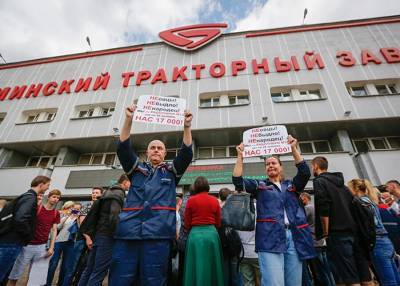Глава правительства Белоруссии прибыл к протестующим работникам МТЗ