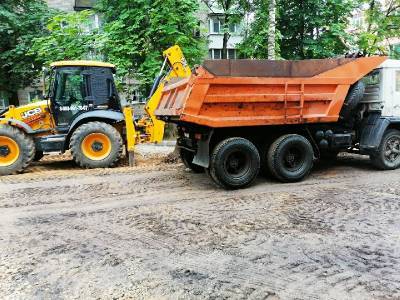 В Смоленске набирают темп работы по ремонту дворовых территорий