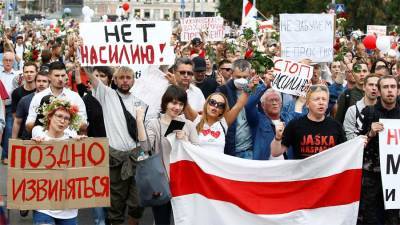 Манифестанты вышли на площадь Независимости к зданию правительства Белоруссии