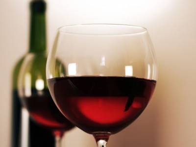 Эксперты назвали быстрые способы отличить натуральное вино от порошкового