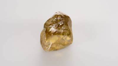 Крупнейший в истории России цветной алмаз найден в Якутии.