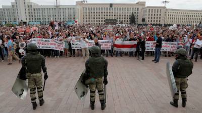 Протестующие собрались у Дома правительства в центре Минска