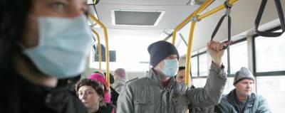 Вирусолог: россиянам придется носить маски около двух лет