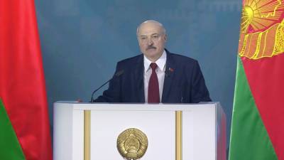 Лукашенко попросил силовиков не избивать лежачих