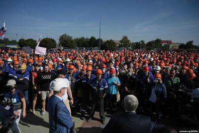 В Гродно глава городской власти провел переговоры с тысячами демонстрантов
