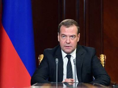 Стало известно, сколько заработал Медведев за последний год премьерства