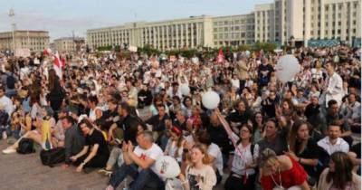 На главной площади Минска собрались тысячи манифестантов