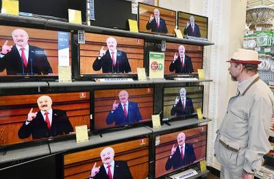 Лукашенко призвал граждан "не высовываться на улицы"