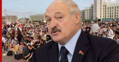 Лукашенко посоветовал белорусам «не высовываться на улицы»