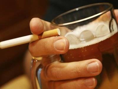 В Испании запретили пить, курить и танцевать