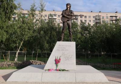 Памятник Виктору Цою появился в Санкт-Петербурге