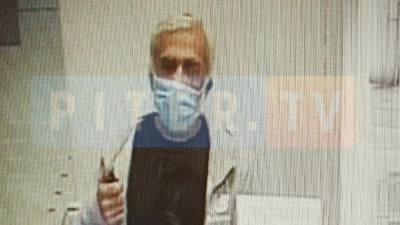 Мужчина сбежал после попытки ограбить банк в Приморском районе