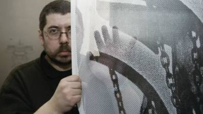 Заслуженного художника России подозревают в краже 100 тысяч рублей