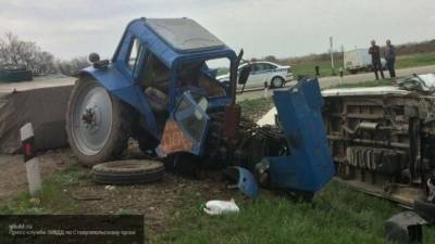 Два человека погибли в ДТП с трактором под Омском