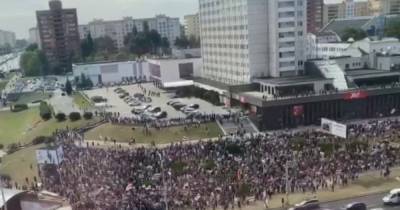 В Белоруссии тысячи людей пришли на акцию в память о погибшем на протестах (видео)