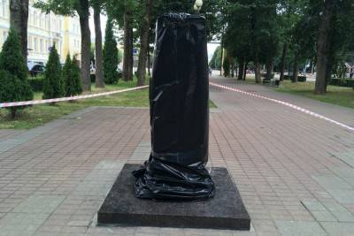 Как сегодня выглядит бюст Клименко в сквере его имени в Смоленске