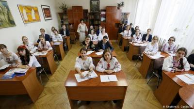 Учебный год начнется в условиях адаптивного карантина: все ли школы Украины будут работать