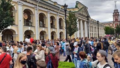 "Санкции против террориста Лукашенко": петербуржцы вышли на митинг у Гостиного двора