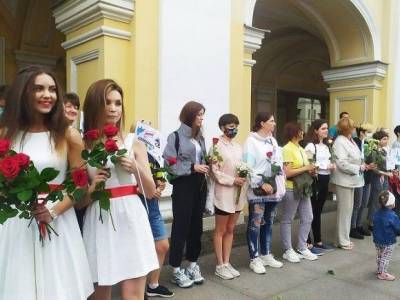 Петербурженки встали в цепь солидарности (фото)
