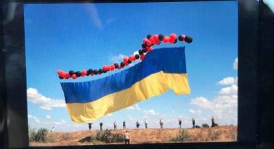 Над оккупированным Крымом подняли украинский флаг (фото)