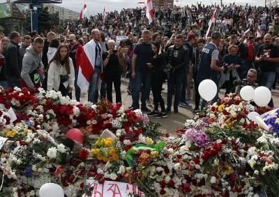 Тысячи человек пришли проститься с погибшим при разгоне протестов в Минске