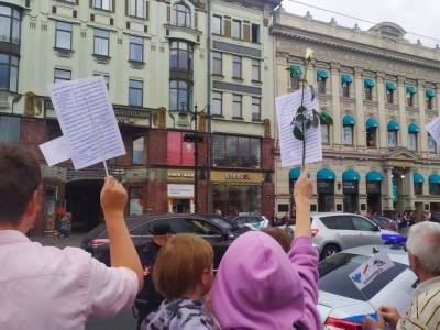 Водители присоединились к акции солидарности в Петербурге (фото)