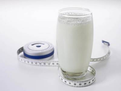 Минус 14 килограммов за месяц: врачи назвали эффективную молочную диету для сброса веса