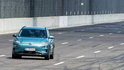 Электрический кроссовер Hyundai Kona поставил рекорд пробега на одной подзарядке